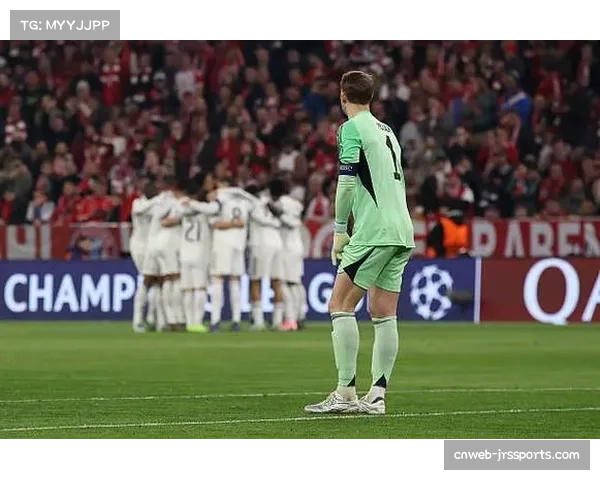 诺伊尔接基米希回传失误，居莱尔抓住机会远程吊射破门